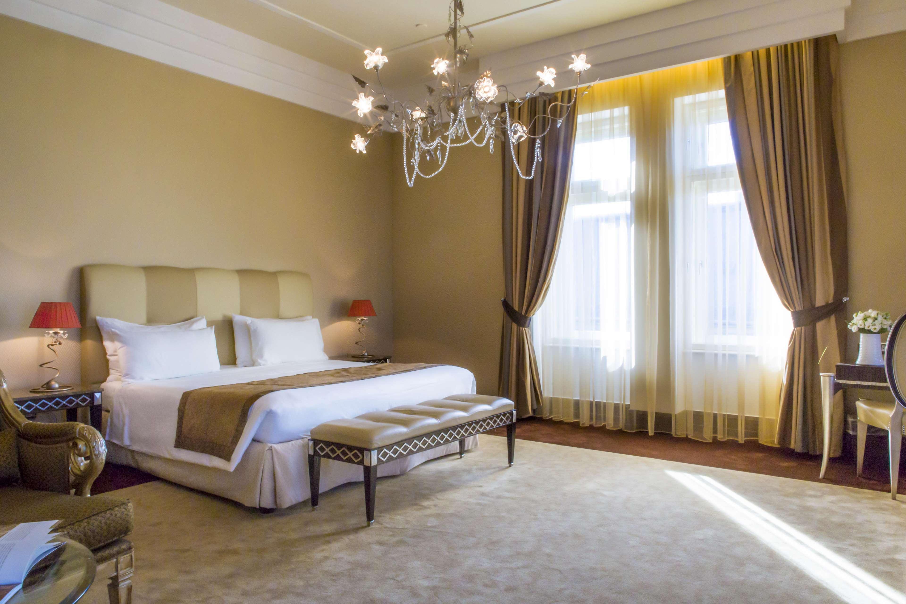 Anantara New York Palace Budapest - A Leading Hotel Of The World Esterno foto A bedroom at the hotel