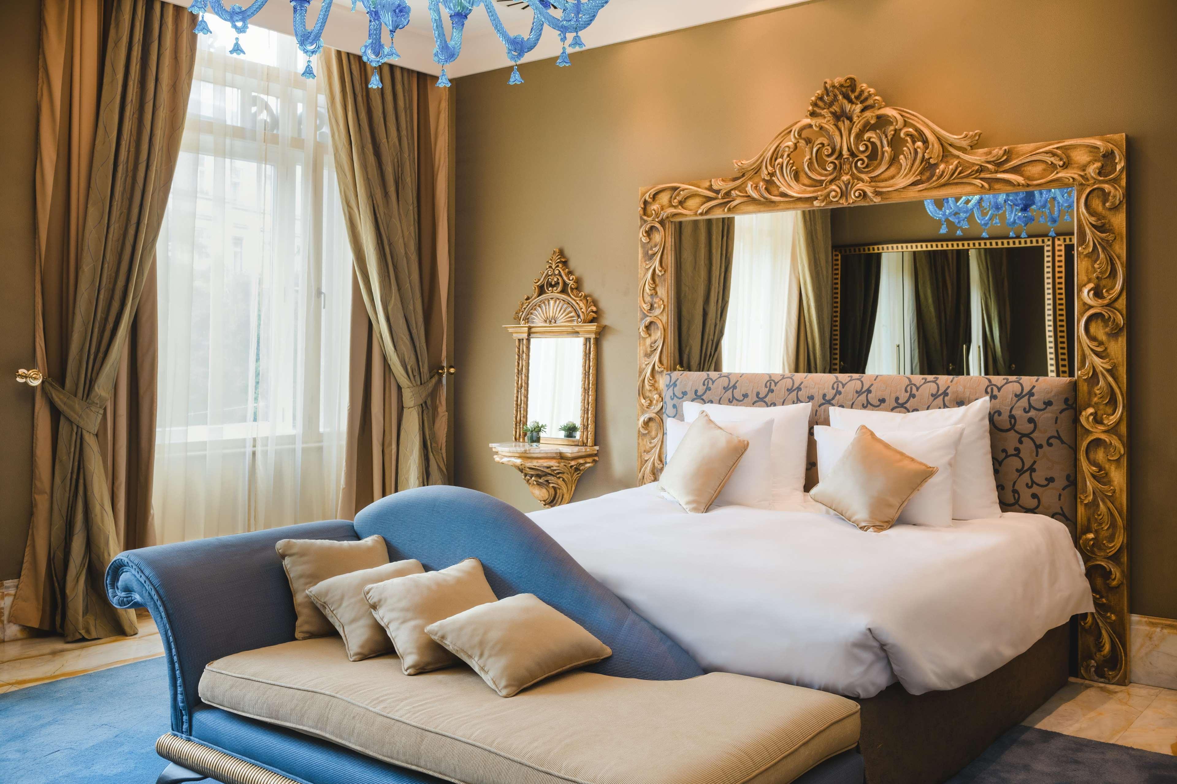 Anantara New York Palace Budapest - A Leading Hotel Of The World Esterno foto A bedroom at the hotel
