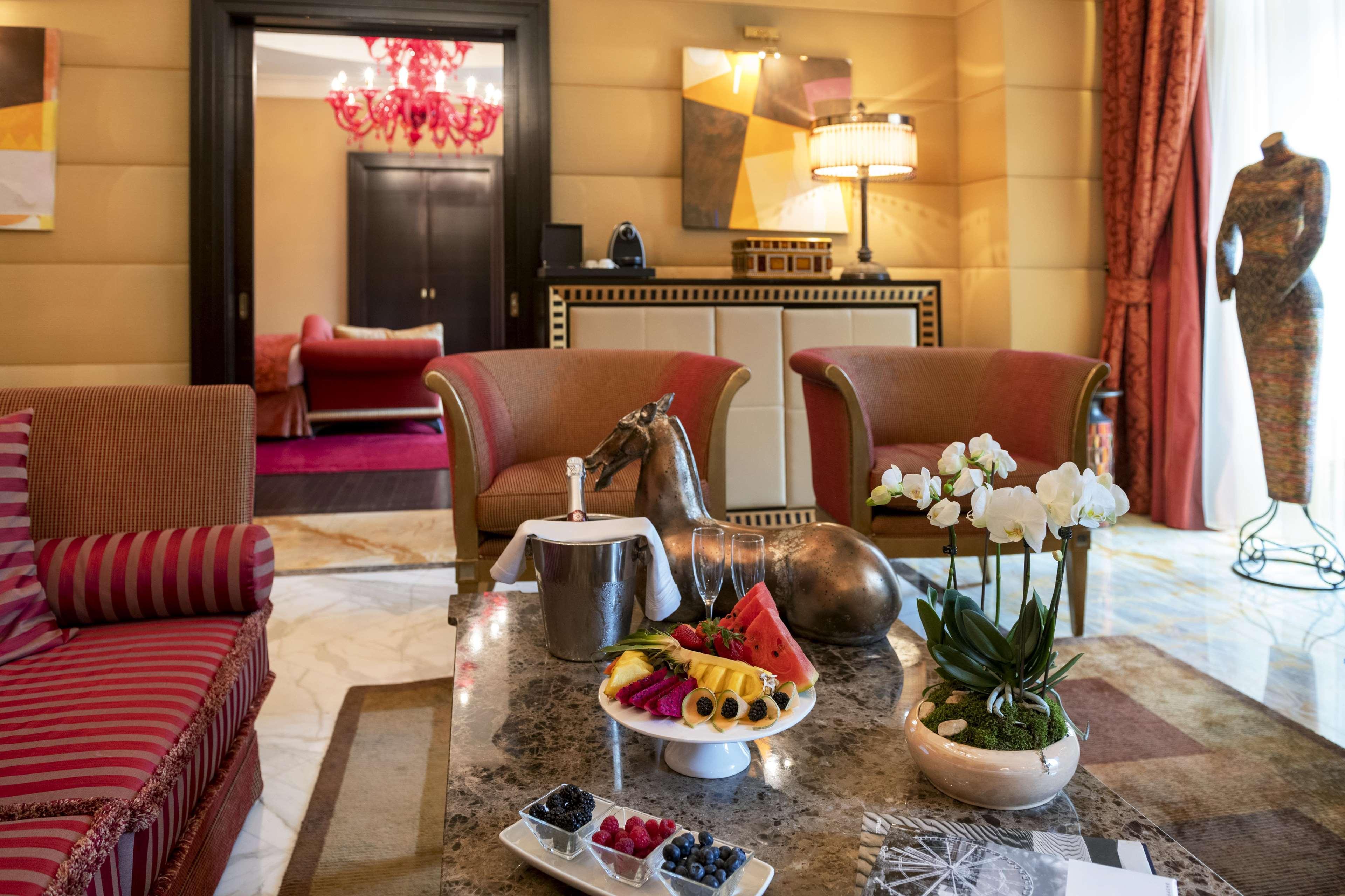 Anantara New York Palace Budapest - A Leading Hotel Of The World Esterno foto A suite at the hotel