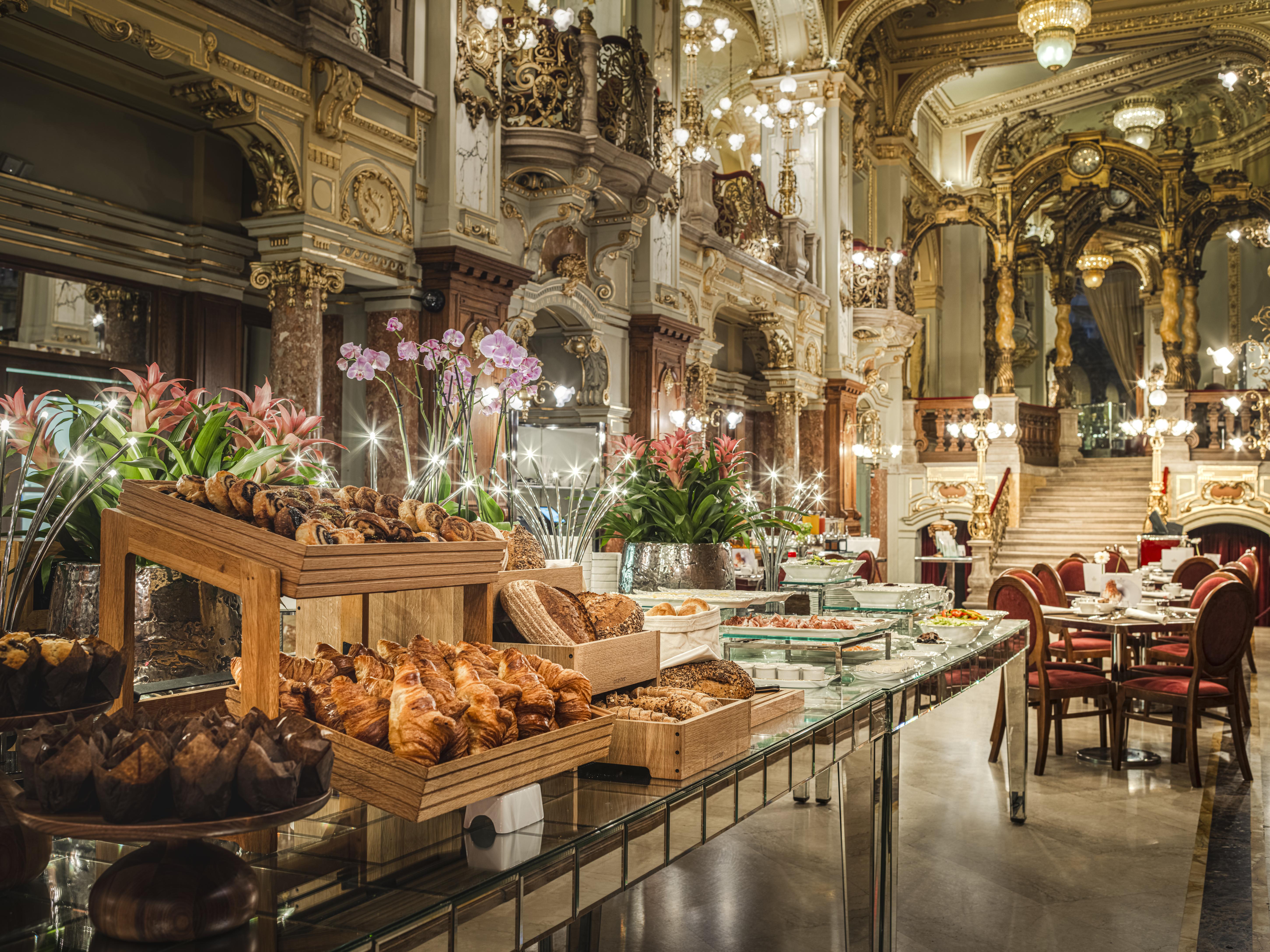 Anantara New York Palace Budapest - A Leading Hotel Of The World Esterno foto Café Sacher