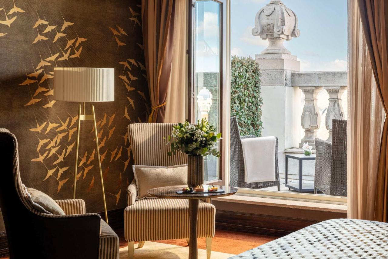 Anantara New York Palace Budapest - A Leading Hotel Of The World Esterno foto A room at the Mandarin Oriental Madrid